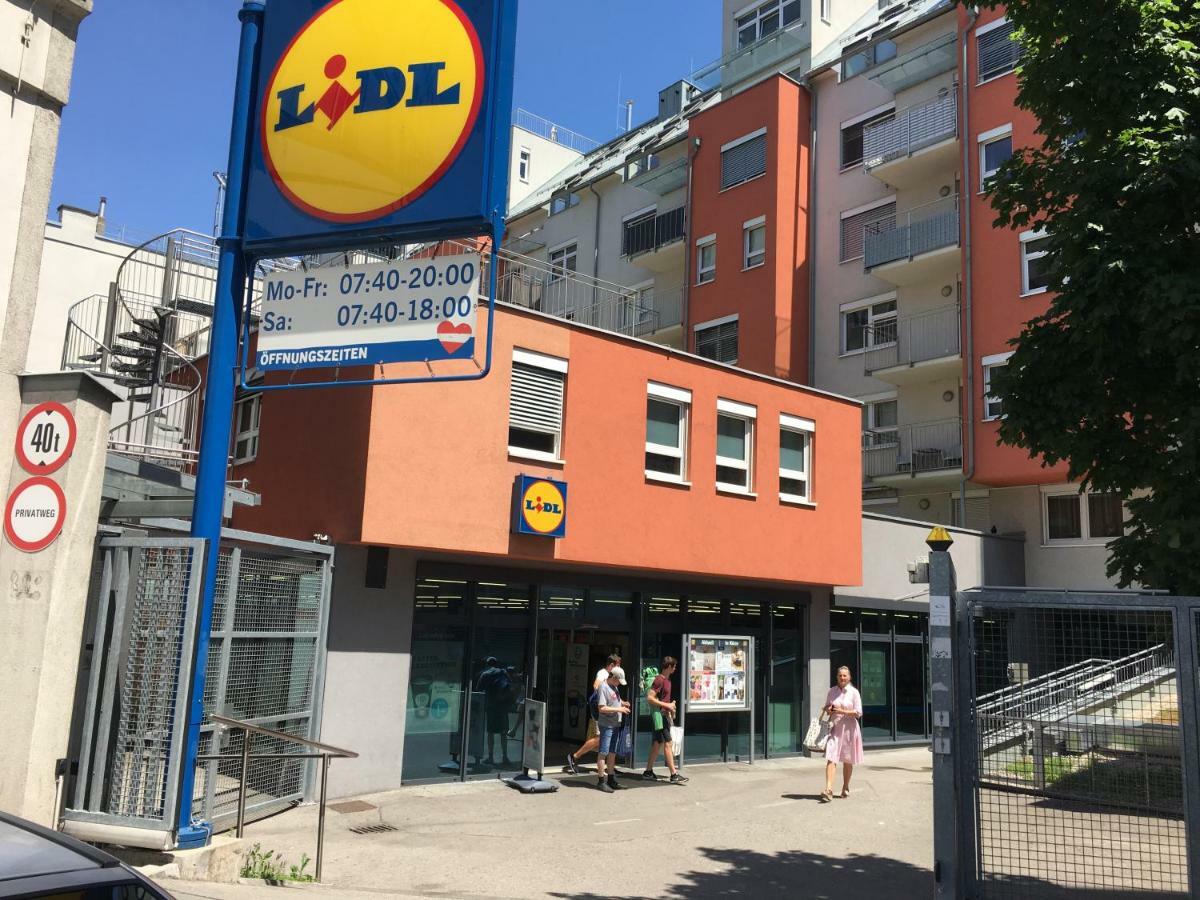Zentral Direkt An U-bahn Station Apartament *