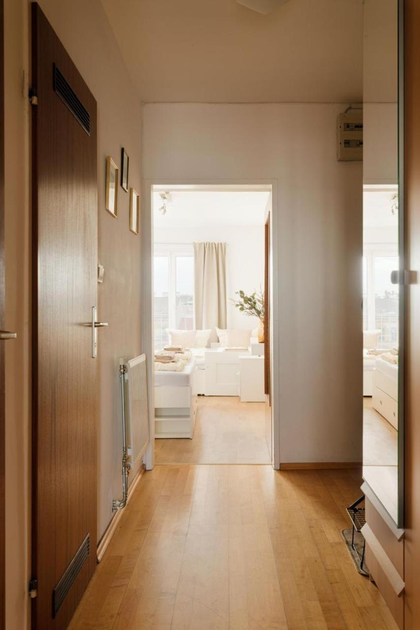 Zentral Direkt An U-bahn Station Appartement