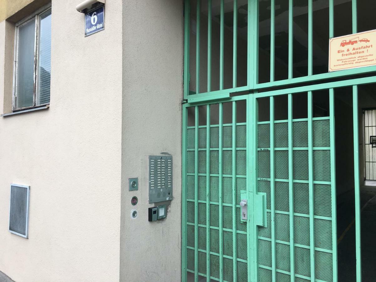 Zentral Direkt An U-bahn Station Appartement